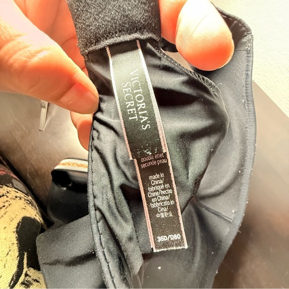 Victoria Secret Elegant Black and Pink Women's Bra Set - Picture 8 of 8